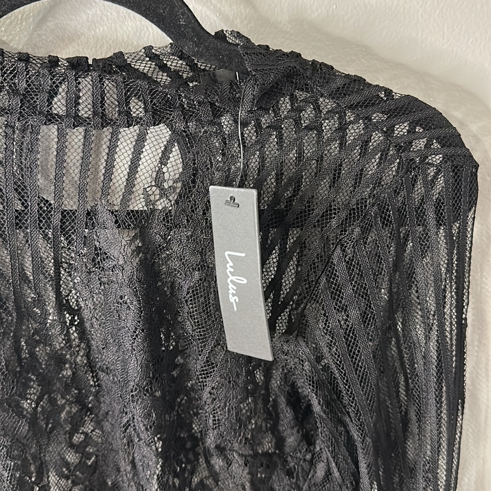 Beautiful Lace long sleeve top - Picture 3 of 3